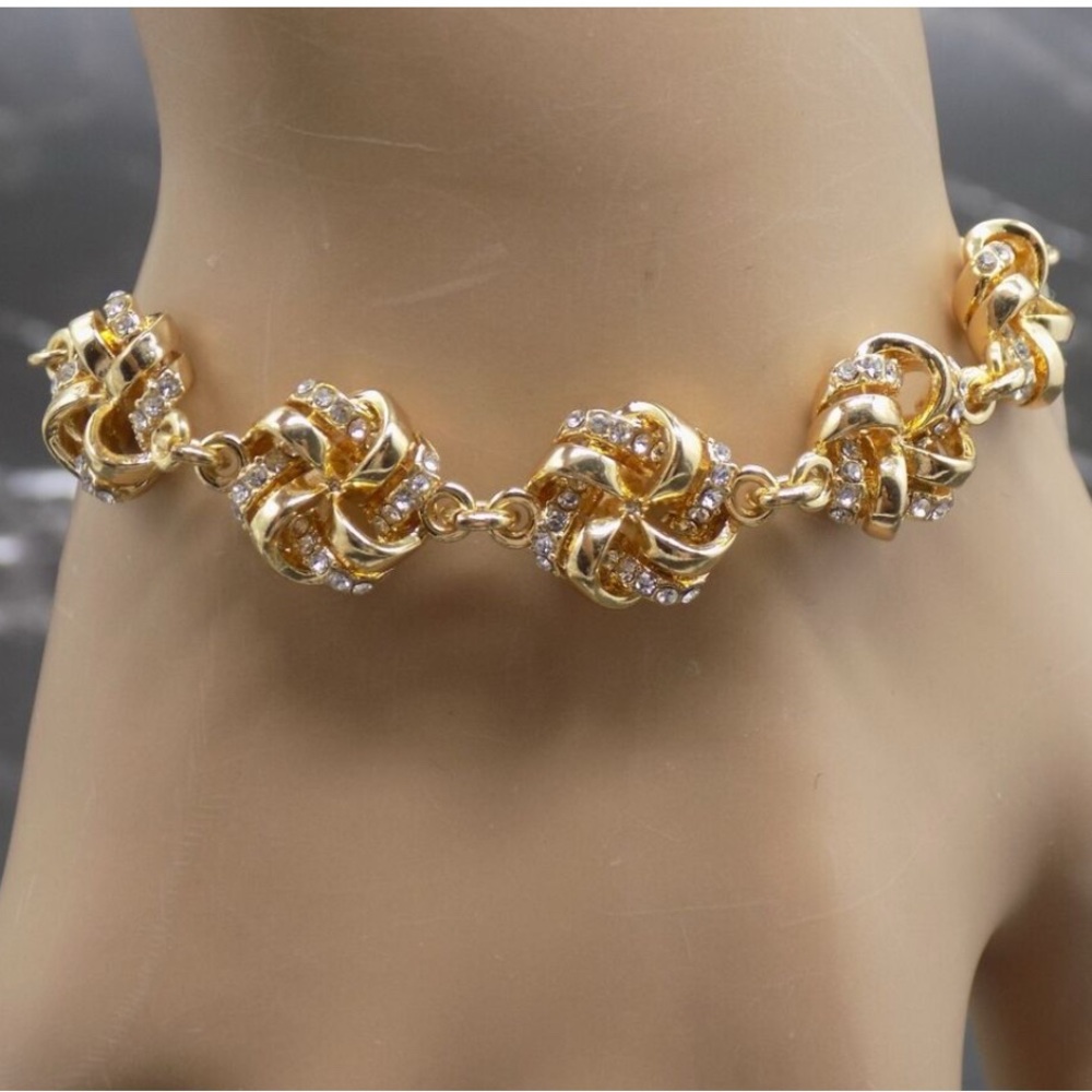 BNWT CHARTER CLUB STYLIZED GOLD TONE LOVE KNOTS & CRYSTAL SLIDE CLOSE BRACELET